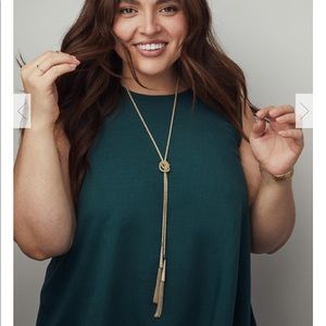 Kendra Scott necklace